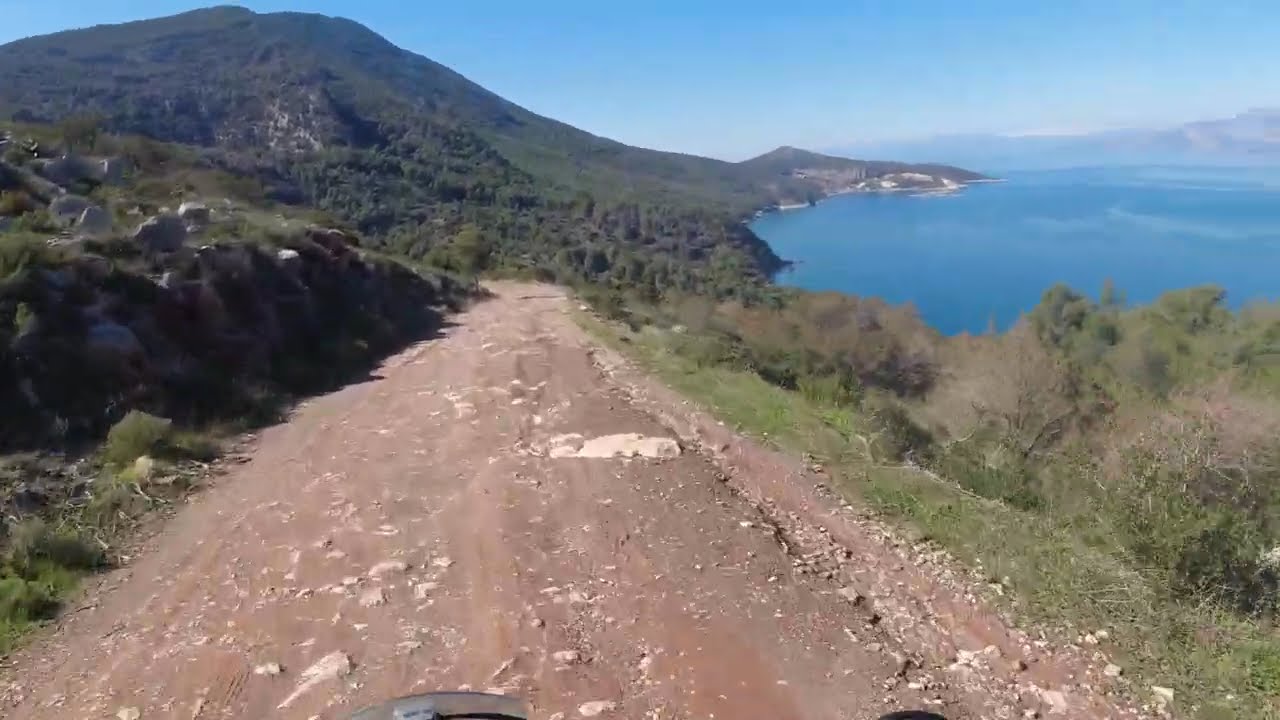 AFRICA TWIN 750  iraklis  ...Σχινος  προς Στραβα...