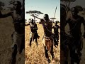 Tribos Caçando na Africa