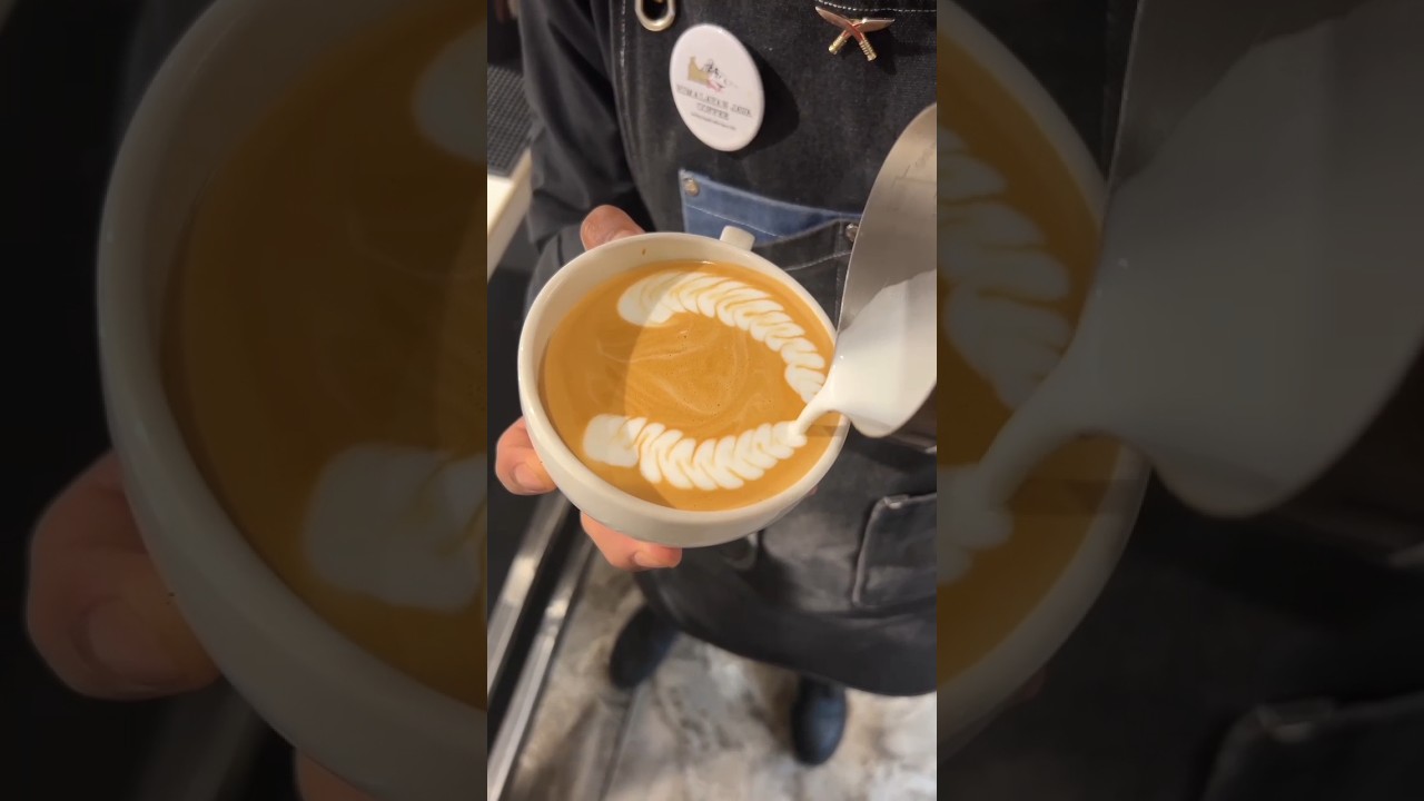 Pattern:Bear face🐻  #latteart #barista #baristalife #coffeeart #explore #bear #animalpattern #fyp