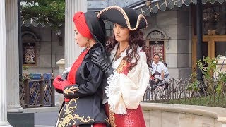 ファージャを抱き寄せるホック【ヴィランズ手下】 - YouTube