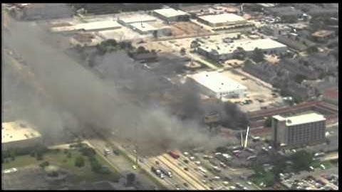 Raw: Texas Five-alarm Fire Injures Firefighters
