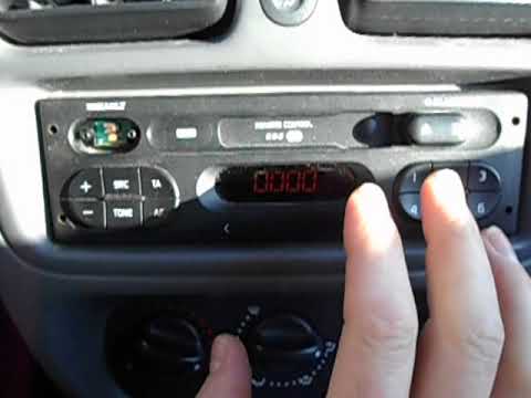 Vidéo : comment débloquer un autoradio cassette Renault Clio 2?