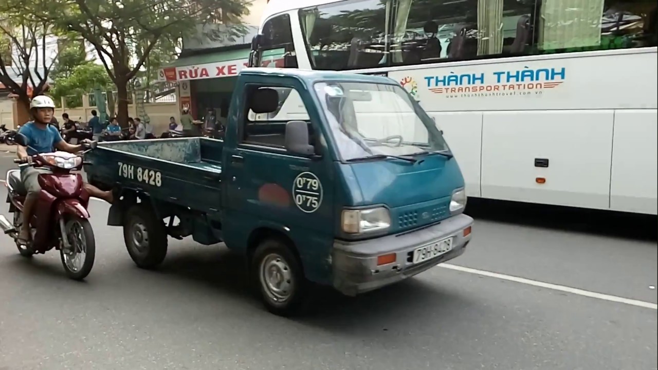 Vietnam Facts - a 100cc bike pushes a broken van camera iphone 8 plus apk