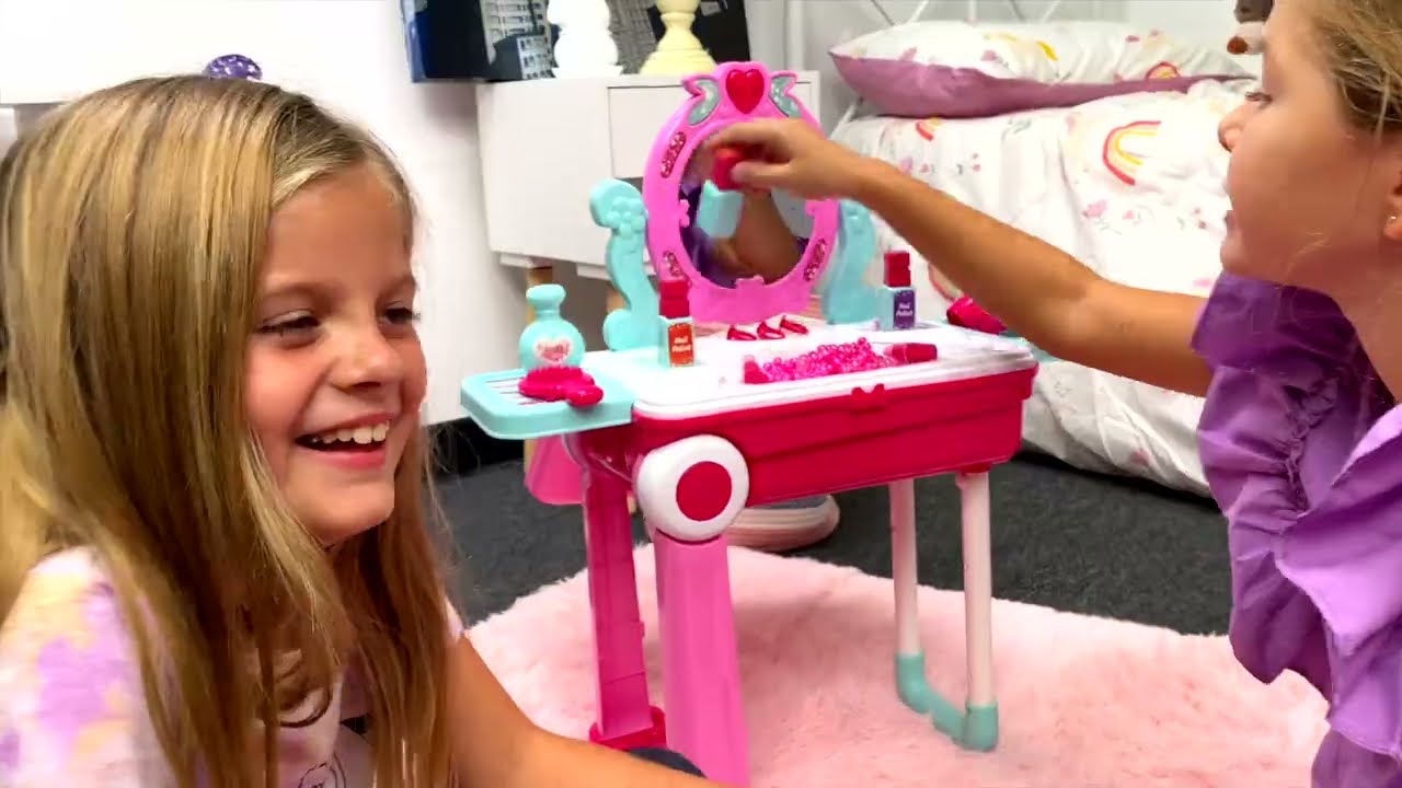 Lil' Beauty Luggage Playset (24 Piece) | HobbyTron™