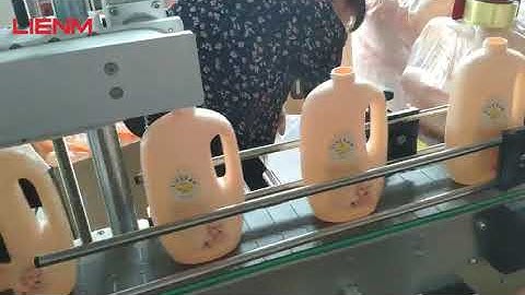 High speed double sides flat bottle labeling machine