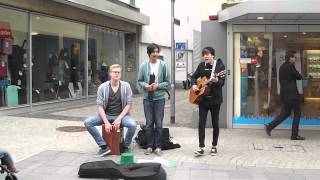 Ein Kompliment (cover) - Straßenmusiker in Aschaffenburg chords