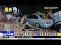 疑不敵連日大雨！ 鐵皮圍籬塌 砸落釀3車受損@newsebc