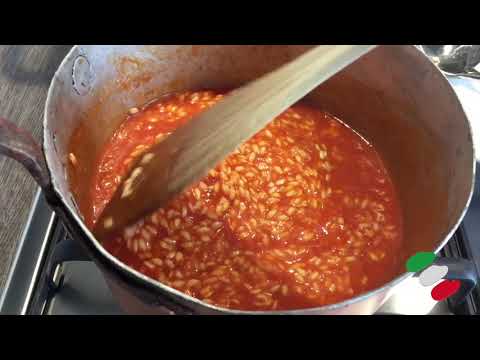 Video: Cucinare Il Risotto Con Pomodoro E Gamberi