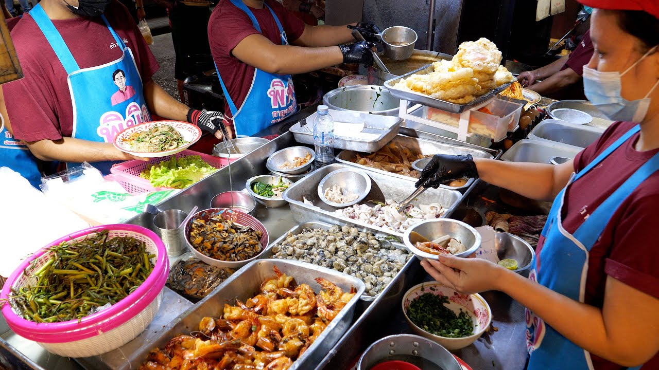 От предварительного заказа на 200 тарелок до открытия до блюд из лапши от шеф-повара!