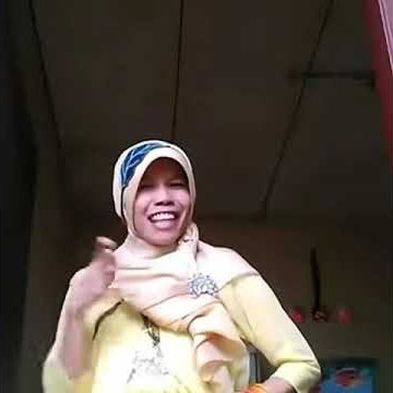 aku hodijah berkerudung blonde
