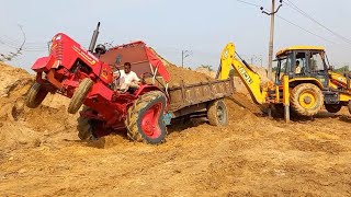 Jcb 3dx Eco Excellence Backhoe Machine Loading Red Mud in Mahindra Tractor | gadi wale video