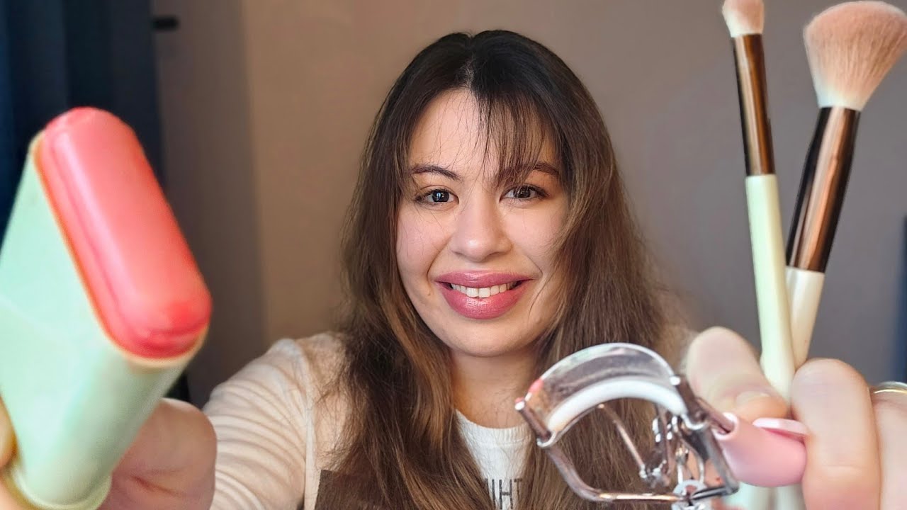 ASMR In Portuguese 🇧🇷 ASMR Brasil: Te Maquiando Para O Carnaval 🎭💃