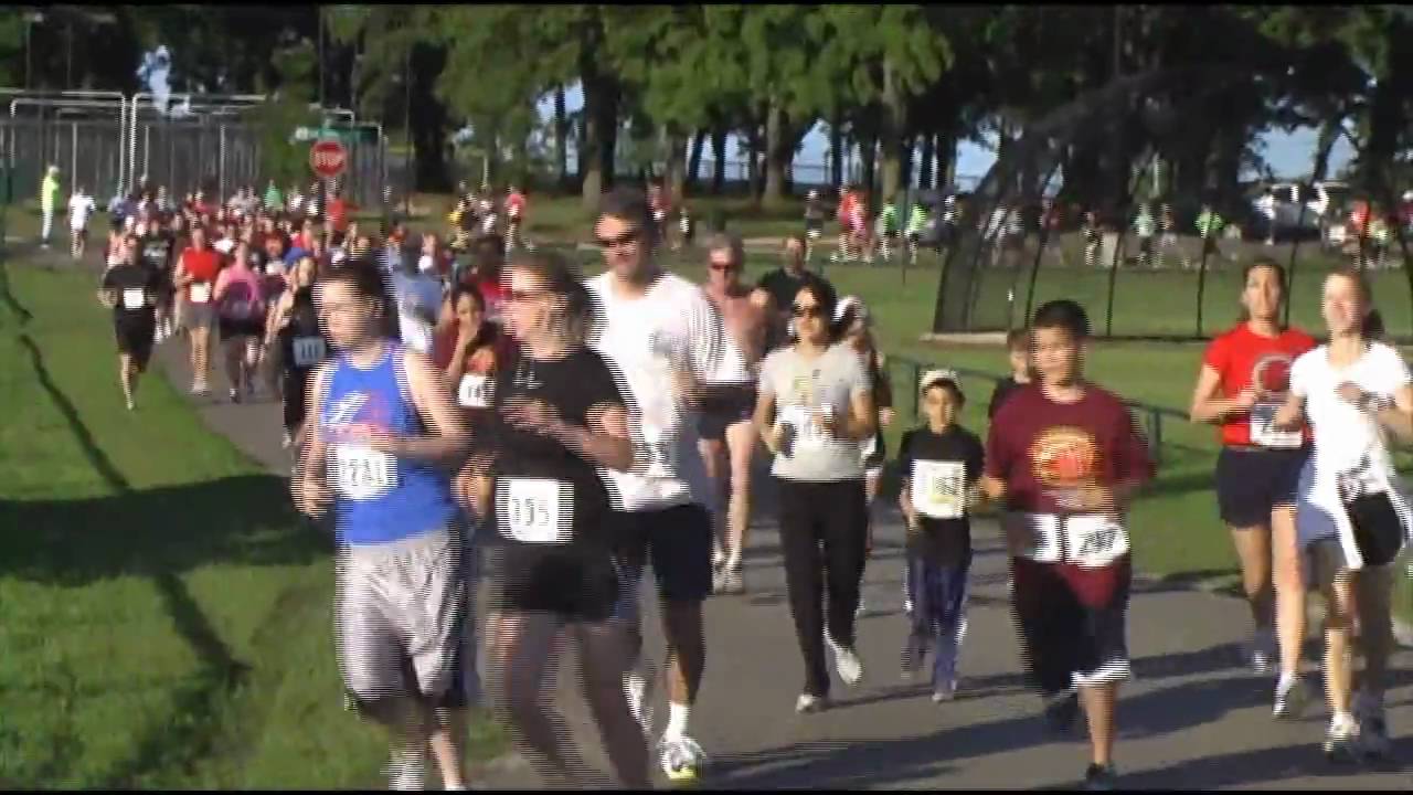 Start of the Hound Dog Hustle 5K