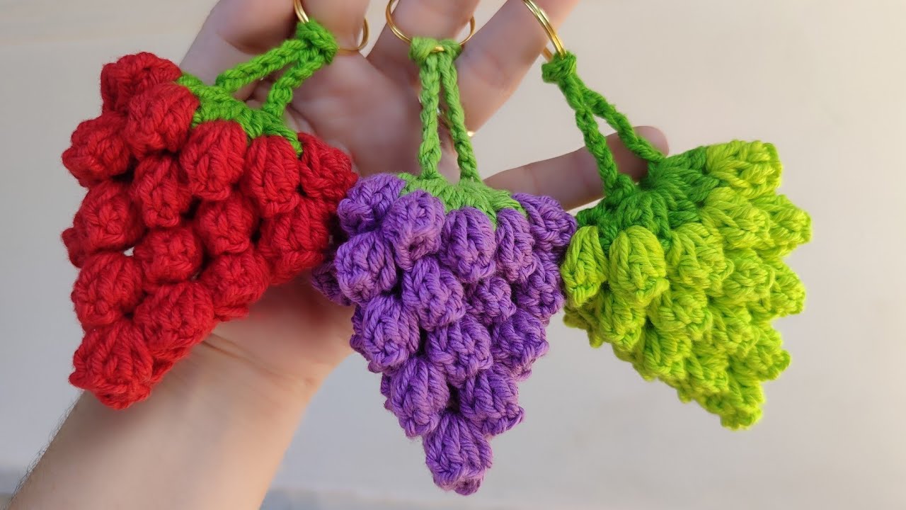CROCHET GRAPE/STRAWBERRY KEYCHAIN. A GREAT SOUVENIR OPTION - YouTube