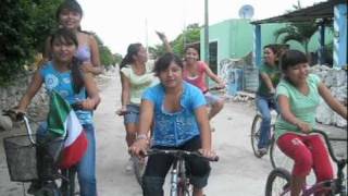 Soy Yucateco
Una canción sobre nutrición y ejercico, escrito por los niños de Proyecto Itzaes con Tom McFadden.
A song about nutrition and exercise, written by the kids of Proyecto Itzaes with Tom McFadden.
La obesidad y la diabetes son problemas graves en México y los Estados Unidos. La solución es sencilla: toma menos azucar, come más frutas y vegetables, y haz más ejercicio.
Obesity and diabetes are huge problems in both the U.S. and Mexico. The solution is simple but tough: eat less sugar, eat more fruits and vegetables, get more exercise. Do it.
The beat is from Calle Ocho by Pitbull. Filmed in Ixil, Mexico and Chichen Itzá. Soy Yucateco
