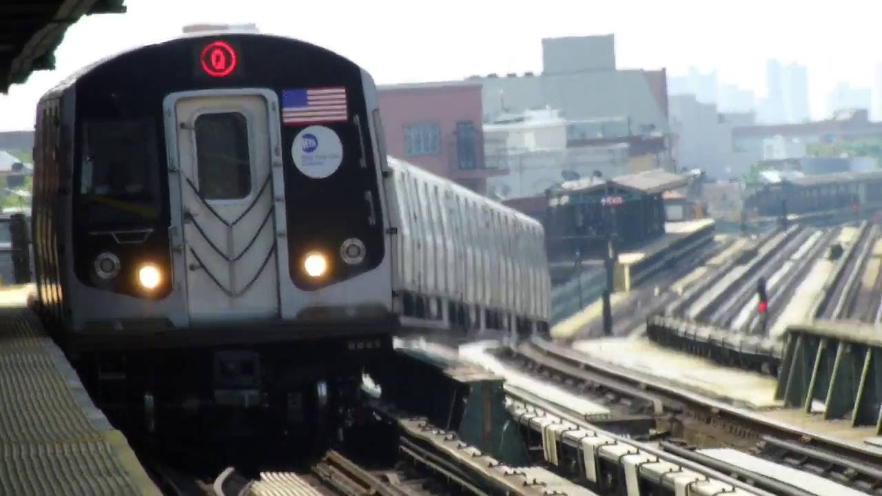 BMT West End Line: R160B Siemens Q Train at Fort Hamilton Parkway ...