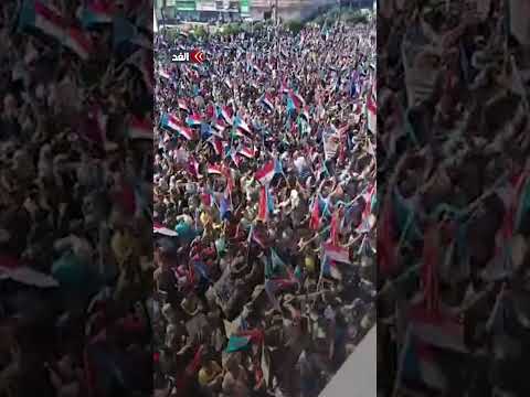 متظاهرون في عدن يحتشدون استجابة لدعوة رئيس المجلس الانتقالي الجنوبي عيدروس الزبيدي