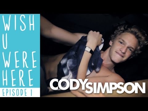 Video: Cody Simpson netto waarde: Wiki, Getroud, Familie, Trou, Salaris, Broers en susters