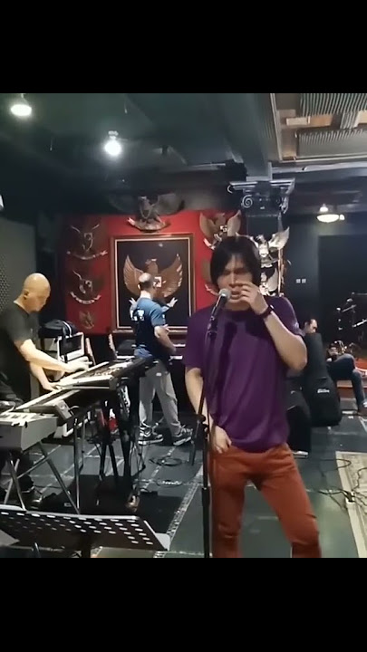 GOKIL ABIS ONCE MIKEL SAAT LATIHAN BERSAMA DEWA 19 BAND