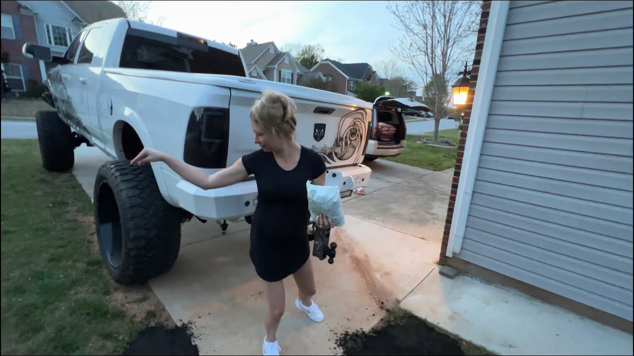 Trucker Wife Gets her GREEN THUMB going !! Little bit of T Ball and Some Mulch while we Wait loads