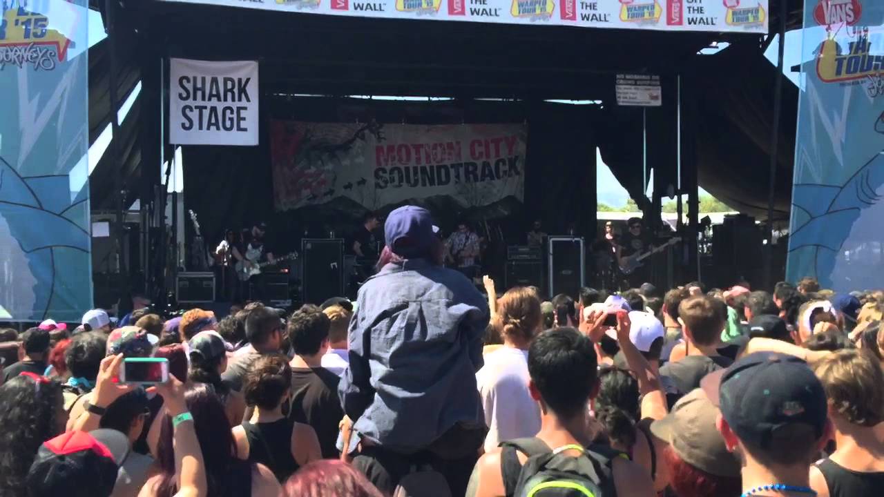 The future freaks me out Motion City Soundtrack (warped 2015) YouTube