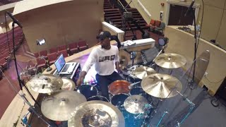 Miniatura del video "Praise Break!! Ashton Smith On The Drums"
