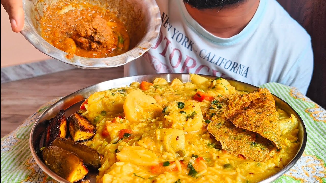 Khichuri: শীতের special vegetable khichdi (সবজি খিচুড়ি) omlette, brinjal fry, chicken kosha. 