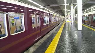 大阪梅田駅を発車する阪急電車7300系7323F+7321F。