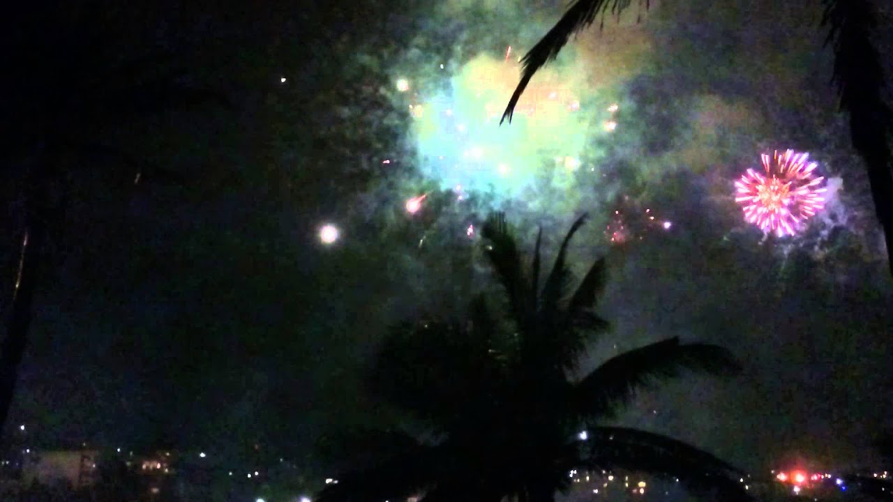 Huge Fireworks show, Margate Beach New Years. 2014 / 2015 YouTube
