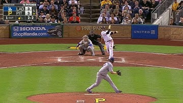 LAD@PIT: Ramirez drives in McCutchen in the 5th
