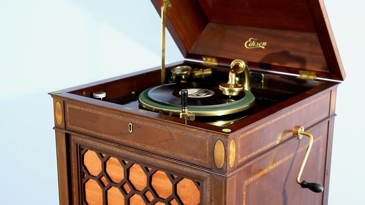 Sleduj "The only only one (For me)" Billy Wynne's Greenwich Village Inn Orch., Edison Diamond Disc 51503-L na YouTube Sleduj "The only only one (For me)" Billy Wynne's Greenwich Village Inn Orch., Edison Diamond Disc 51503-L na YouTube