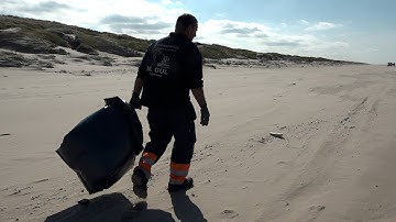 Brokstukken van drijvend zonneveld spoelen aan; 