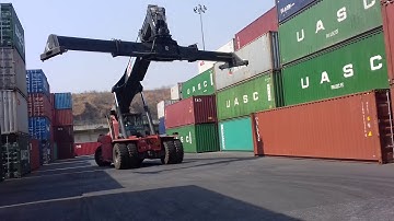 Kalmar reach stacker