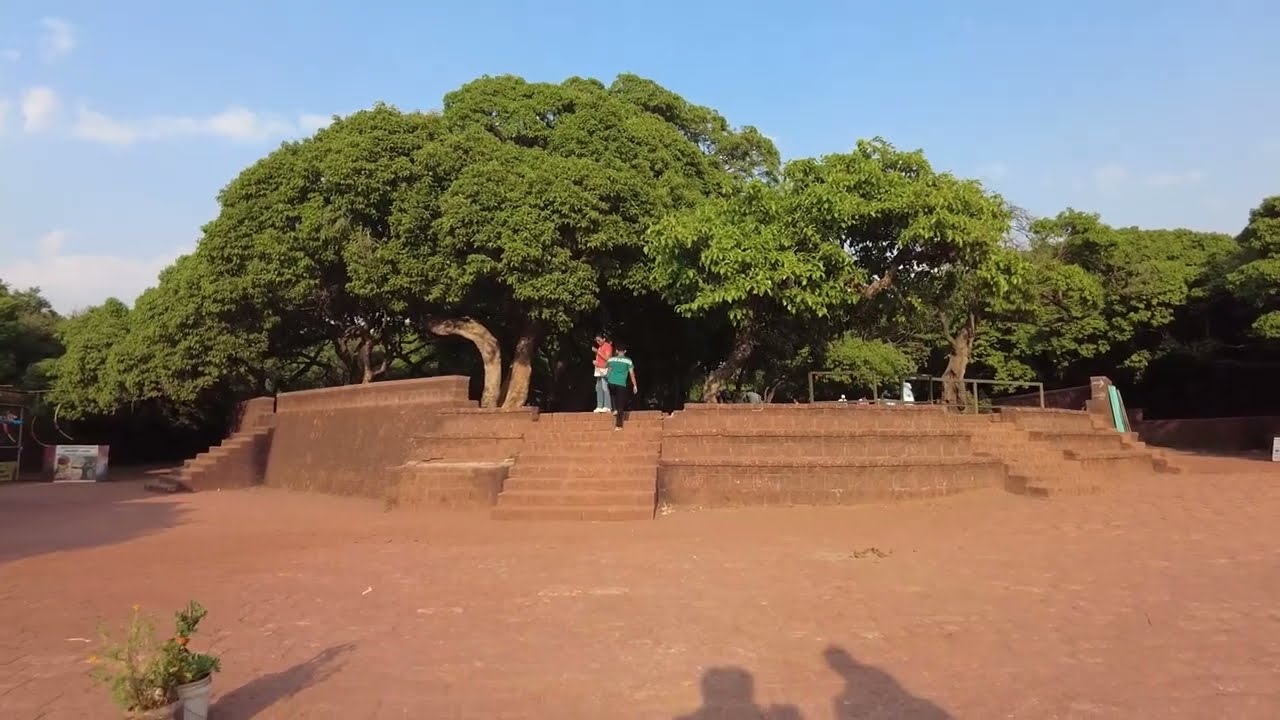 "Exploring the Scenic Beauty of Bombay Point, Mahabaleshwar: A Sunset Paradise"