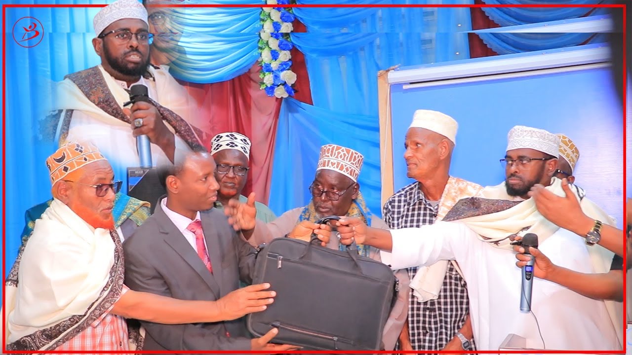 Boqor Buurmadow Oo Lacagtii Ugu Badnayd Ku Wareejiyay Dadkii Laascaanood Laga Saaray