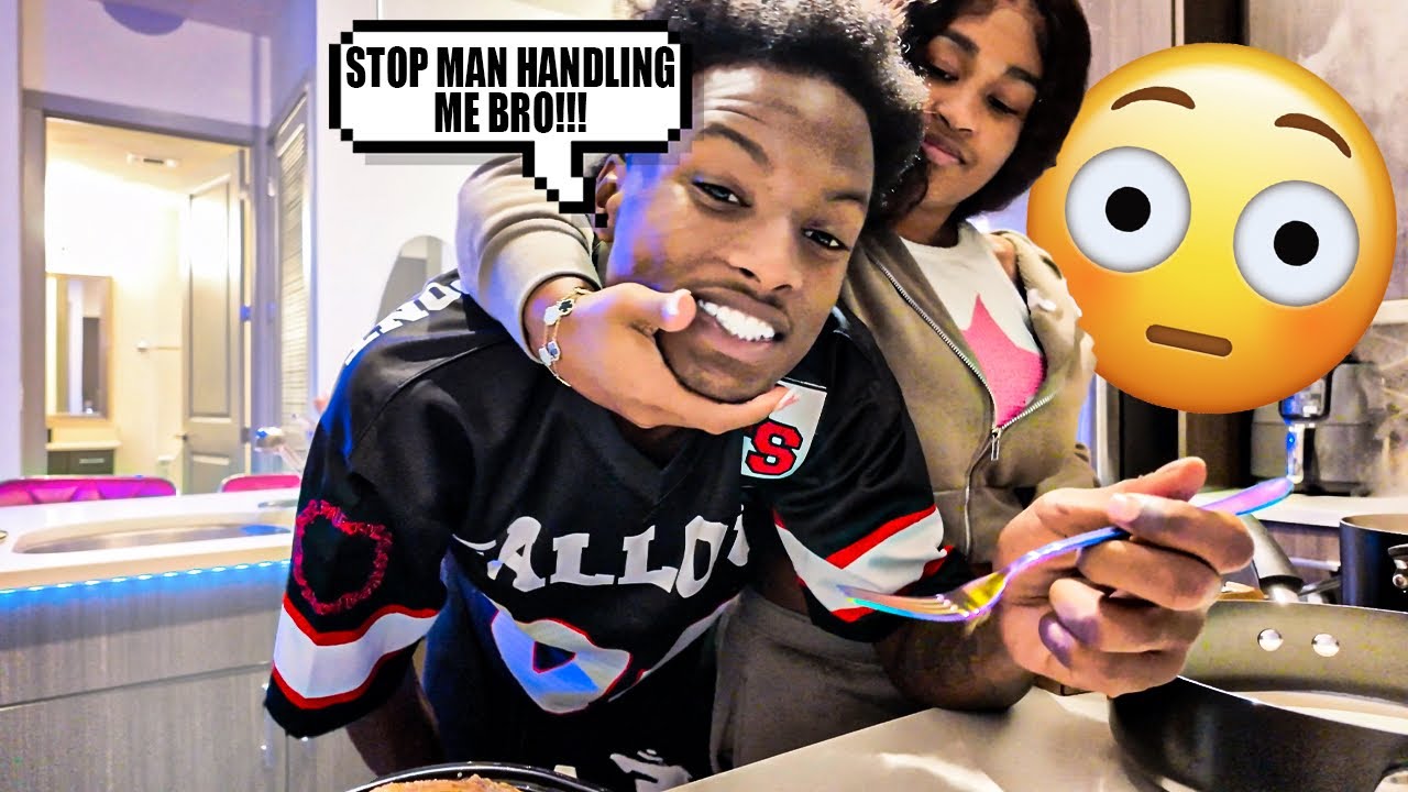 Мужчина трогает моего парня, чтобы увидеть его реакцию😂