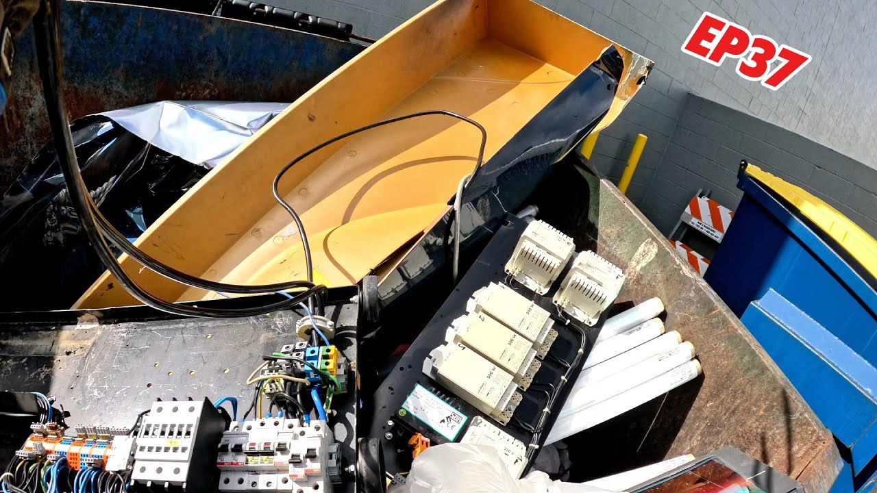 DUMPSTER DIVING! WE HIT IT BIG!