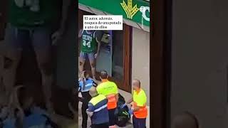 Agrede y noquea de una patada a un guardia civil en Cangas de Onís #guardiacivil #viral #viralvideo