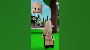 Glinda was being chased by the balloons but until... 😨