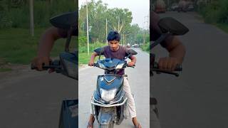 Scooty keise upar chali gayi😃 #trendingshorts #funny #viralvideo #shortsfeed #entertainment