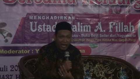 Tabligh Akbar: Menapaki Jalan Surga Bersama Keluarga - Ust. Salim A Fillah