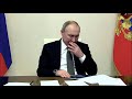 Путин работает с документами