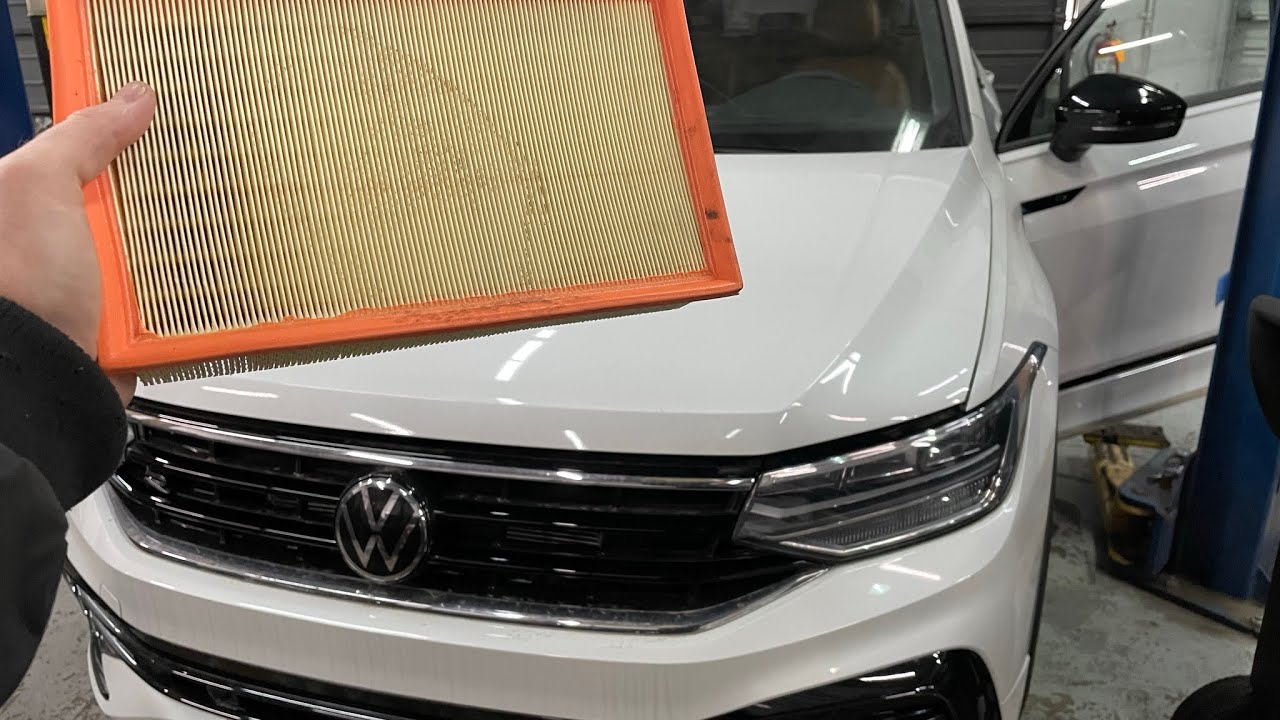 How to change the air filter on Volkswagen Tiguan 2018-2023 