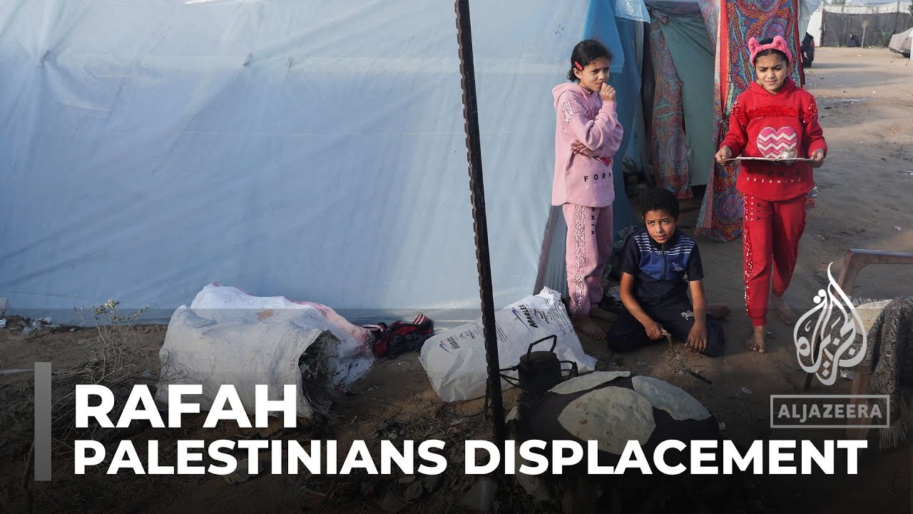 أزمة إنسانية في رفح: فلسطينيون نازحون يصطفون لساعات للحصول على الطعام