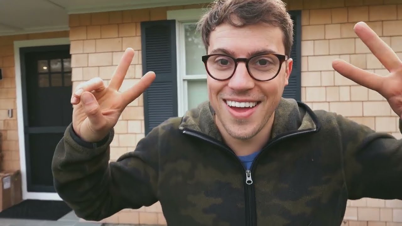 WE GOT A PLANT DELIVERY || Taylor and Jeff