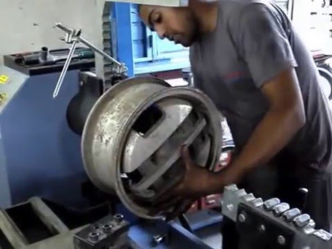 wheel straightening machine