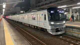 東京メトロ13000系　西新井　発車