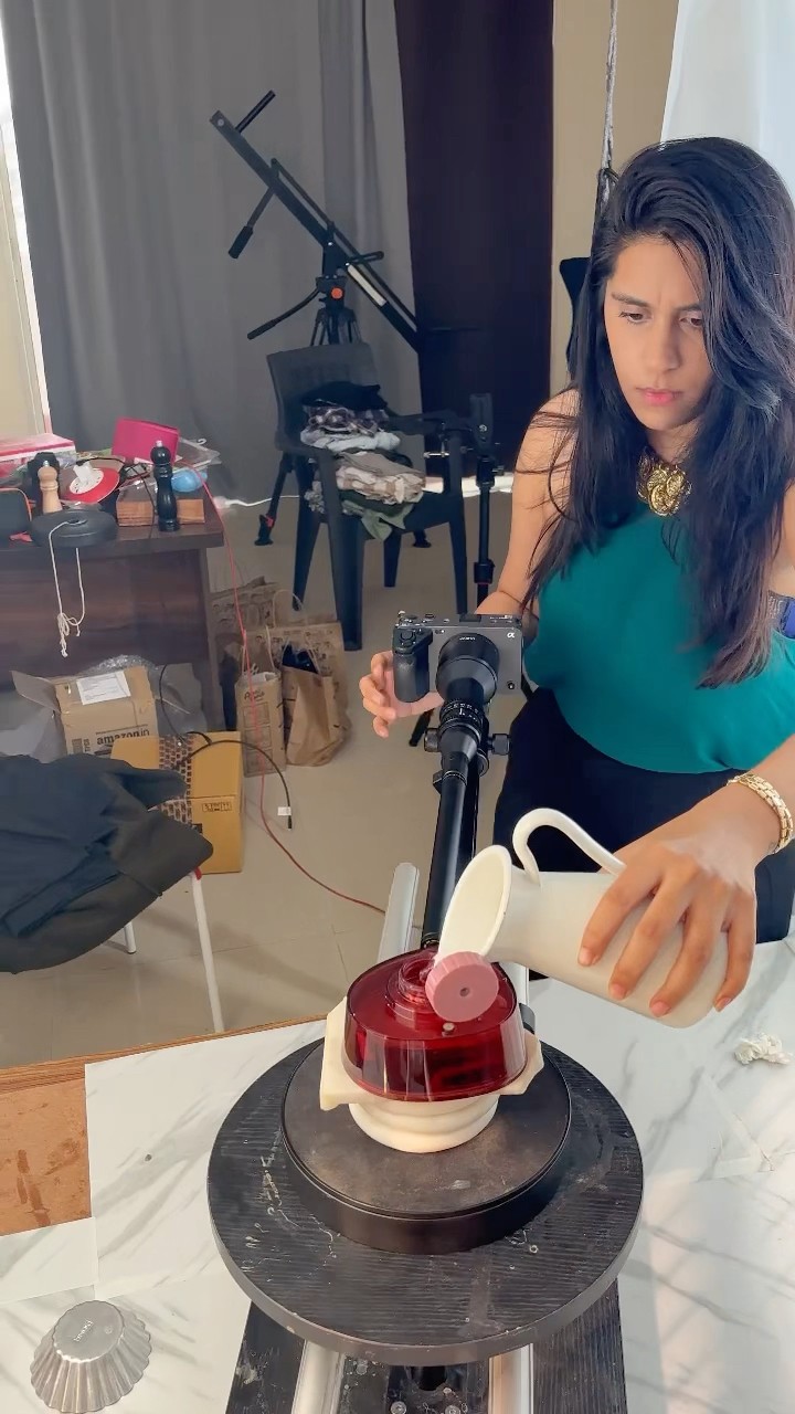 This water pouring shot has my heart ❤️✨ #bts #creativeshot #cinematic #pouring #ads #smile #camera