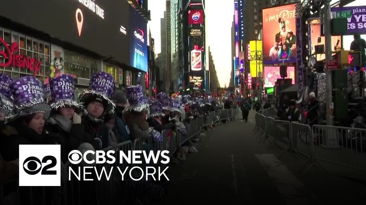 Countdown continues to New Year's Eve ball drop in Times Square - YouTube