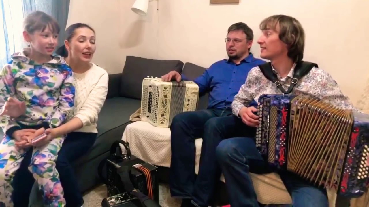 Павел Уханов, Наталья Николаева и Алексей Переверзев - Смуглянка🎶 - YouTube